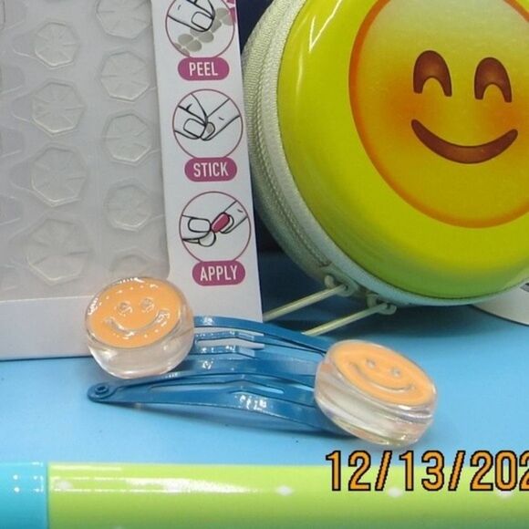 ๐ฅKids Fun Emoticons Set๐๐๐ happy face barrettes press on nails - Picture 6 of 9